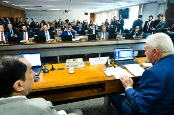 CCJ do Senado aprova PEC do fim da reeleição para prefeito, governador e presidente; proposta amplia duração de mandatos CCJ do Senado aprova PEC do fim da reeleição para prefeito, governador e presidente; proposta amplia duração de mandatos