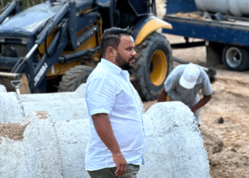 Prefeitura de Chã Grande inicia construção de passagem molhada no Sítio Palmeiras; Indicação atendida é do vereador Jadinho da Ceasa e contou com aprovação unânime da Câmara Prefeitura de Chã Grande inicia construção de passagem molhada no Sítio Palmeiras; Indicação atendida é do vereador Jadinho da Ceasa e contou com aprovação unânime da Câmara