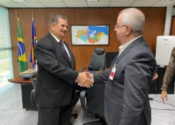 Encontro entre prefeito de Gravatá e vice-presidente do TRE-PE sela o município como sede do Encontro Nacional dos Corregedores