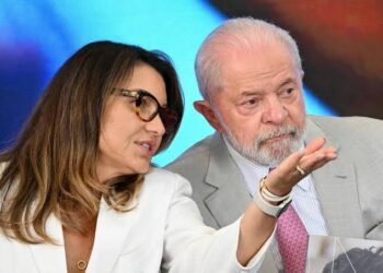 Ao defender regulamentação das redes sociais, Janja cita exemplo de modelo chinês que prevê “prisão” para quem desobedecer Ao defender regulamentação das redes sociais, Janja cita exemplo de modelo chinês que prevê “prisão” para quem desobedecer