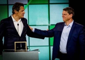 Haddad e Tarcísio lideram em cenário sem Lula e Bolsonaro para 2026, aponta enquete do blog 