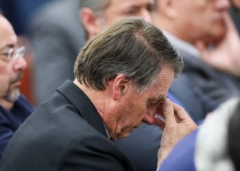 Bolsonaro passa mal e cancela agendas em Goiás Bolsonaro passa mal e cancela agendas em Goiás