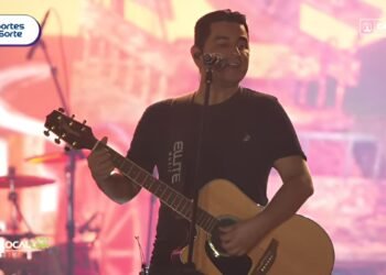 Agora: Léo Magalhães  canta  clássicos sertanejos no Pátio de Eventos em Gravatá