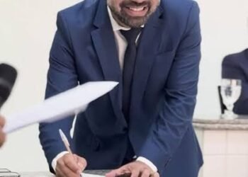 Chã Grande: Sandro Advogado paga a primeira parcela do 13º salário e aquece economia com injeção de mais de R$ 2 milhões no comércio local Chã Grande: Sandro Advogado paga a primeira parcela do 13º salário e aquece economia com injeção de mais de R$ 2 milhões no comércio local