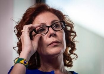 Carla Zambelli deixa o Brasil: ‘Cansei de ficar calada’