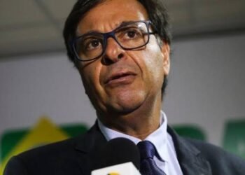 Gilson Machado nega ida ao Consulado de Portugal para ajudar Mauro Cid e afirma que contato em maio foi para renovar o passaporte do pai