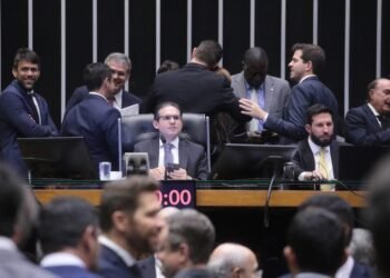 Câmara derrota Lula e Haddad por 346 a 97 na urgência para revogar aumento do IOF; 225 deputados de partidos com ministérios votaram a favor