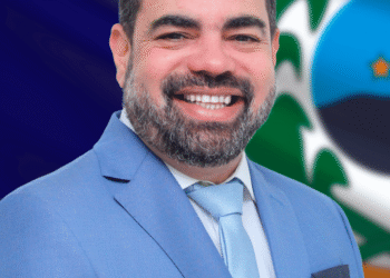 Sandro Advogado: pavimentando o desenvolvimento de Chã Grande pelo caminho da educação