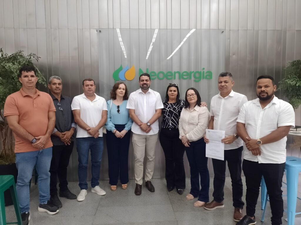 Sandro Advogad e vereadores de Chã Grande em reunião na Neoenergia em Recife Neoenergia em Chã Grande é tema de reunião em Recife com o prefeito Sandro Advogado e vereadores do município.