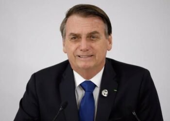 Perícia conclui que pendrive encontrado na casa de Bolsonaro continha músicas gospel e fotos, sem relevância para investigação