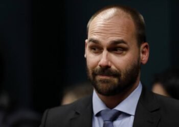 Prazo de licença do deputado Eduardo Bolsonaro se encerra neste domingo (20)