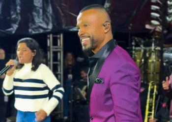 Gravatá: Viviane Facundes canta com Alexandre Pires e surpreende cantor durante participação no Festival Pernambuco Meu País