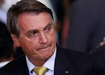 Bolsonaro é o primeiro ex‑presidente brasileiro colocado em prisão domiciliar por aparecer em foto e fazer ligação telefônica 