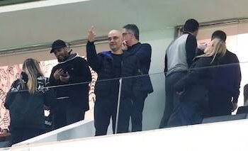 Dedo do meio: fotógrafo da Folha de São Paulo é demitido após registrar gesto obsceno de Alexandre de Moraes em estádio