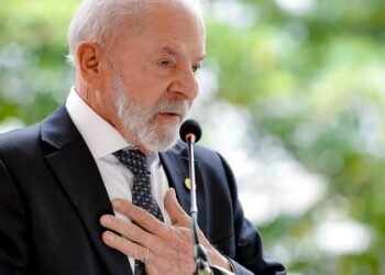 “Sem dente e ainda mais negro”: Lula reclama de foto do governo brasileiro; oposição aponta fala racista