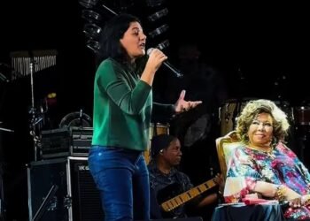 Primeira-dama Gravatá, Viviane Facundes canta com Alcione no Festival Pernambuco Meu País, em Caruaru