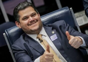 Alcolumbre descarta anistia a Bolsonaro e afirma que votará texto alternativo