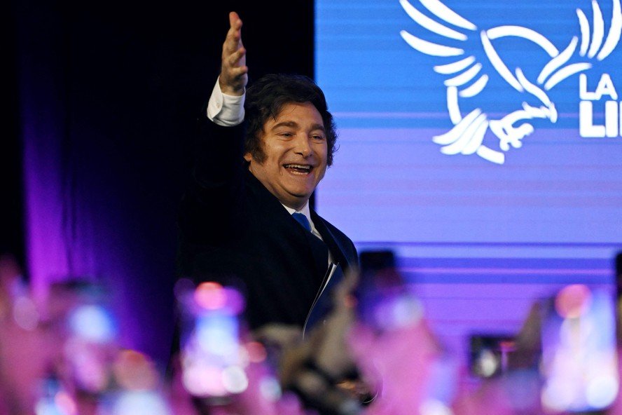 Javier Milei comemora vitória nas eleições legislativas argentinas