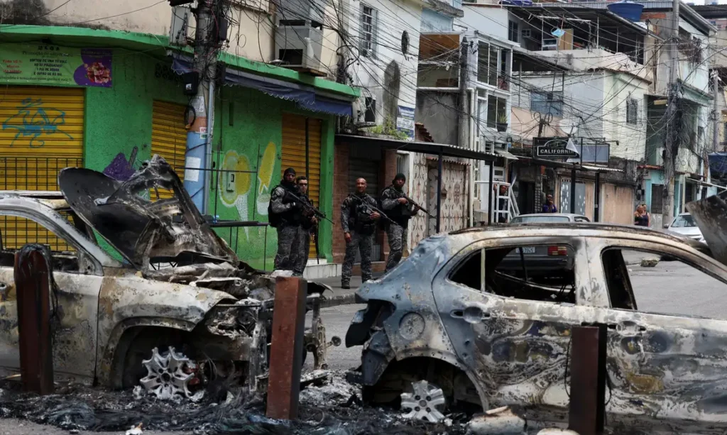 Policiais do Rio de Janeiro em ação durante megaoperação no Rio. Foto: REUTERS/Aline Massuca