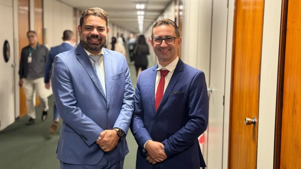 Sandro Advogado e Joel Gomes anunciam antecipação salarial no Dia do Servidor Público em Chã Grande