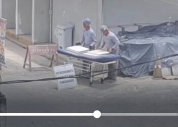 Gilmar Júnior denuncia uso de maca para transportar material de construção na reforma do Hospital da Restauração; deputado cita transtornos por falta do equipamento Gilmar Júnior denuncia uso de maca para transportar material de construção na reforma do Hospital da Restauração; deputado cita transtornos por falta do equipamento