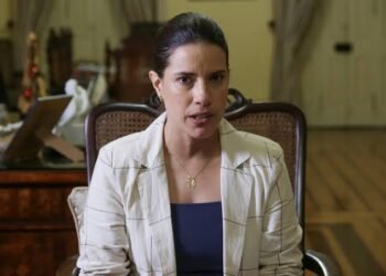Sob críticas e pressão nas redes sociais, Raquel Lyra rompe o silêncio sobre caso de mulher estuprada em posto policial