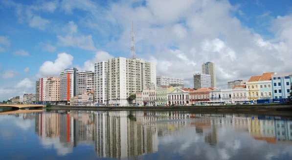 Céu com nuvens e sol: saiba a previsão do tempo em Pernambuco