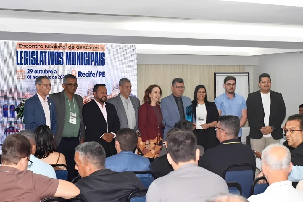 Ademir Batista e vereadores de Chã Grande recebem homenagem da UVB-PE pelo Selo Diamante em Transparência Pública.