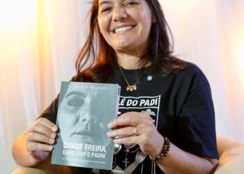 “Quase freira, casei com padre”: Viviane Facundes lança livro em Bezerros durante agenda com grupo Mulheres Inspiram Mulheres