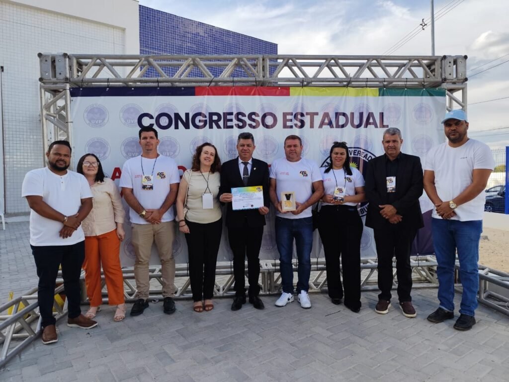 Ademir Batista e vereadores da Câmara Municipal de Chã Grande após premiação da UVP em Petrolina. 