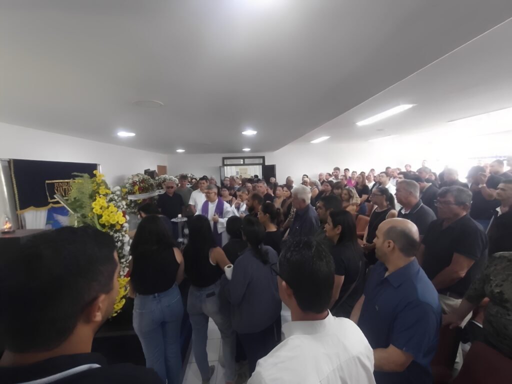 Solenidade fúnebre do enterro de Ivaldo Queiroz no Auditório do Palácio Tiago Barbosa Soares, com autoridades e populares presentes. Foto: Ismael Alves