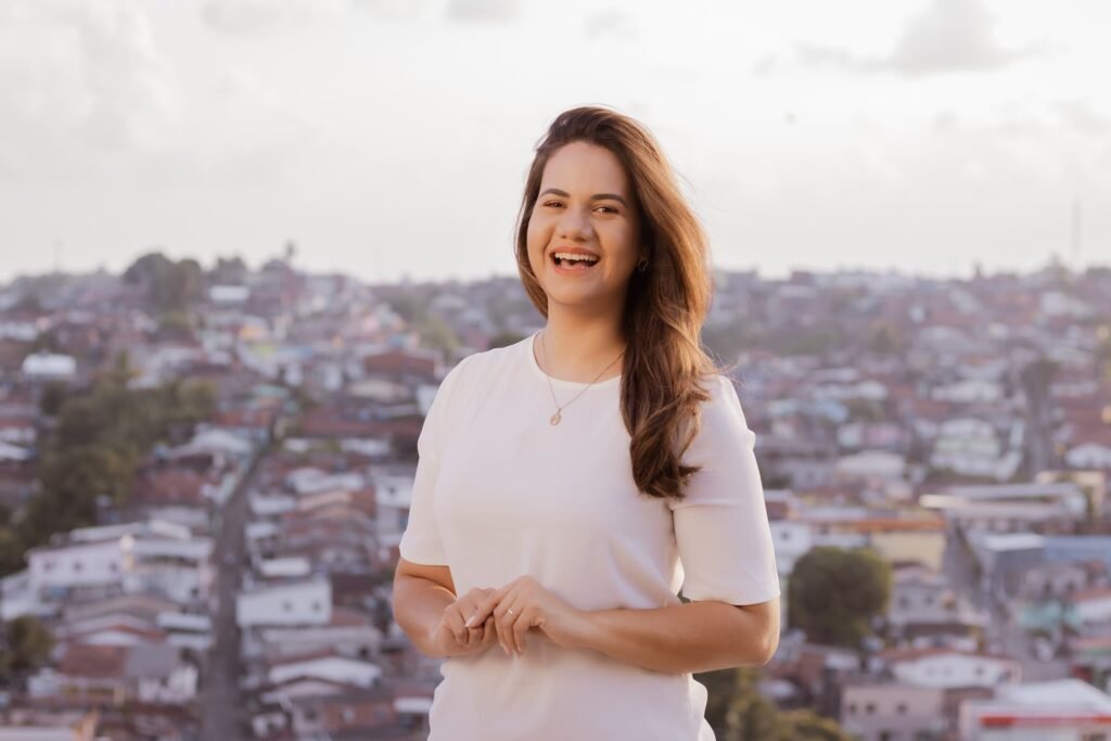 Prefeita Mirella Almeida de Olinda mantém alta aprovação popular segundo enquete realizada no Instagram.