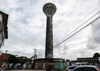 Adolescente morre após cair da Torre da Manchete em Olinda