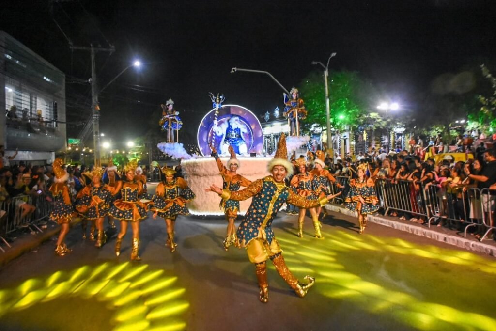 Desfile Natalino de Gravatá 2025 encanta o público na noite de estreia