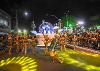 Desfile Natalino de Gravatá 2025 encantou na noite de estreia com o Natal Nordestino; programação segue neste domingo (14)