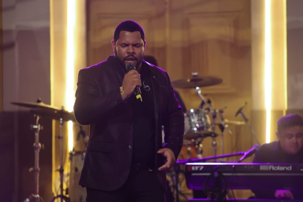 Tenor Igor Alves se apresenta no aniversário de 62 anos de Chã Grande