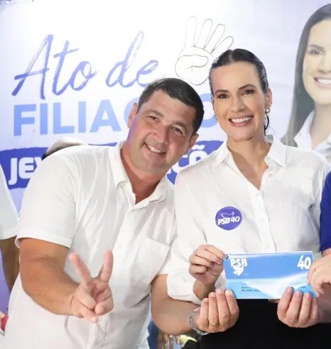 Jeyson Falcão e Dayse Juliana em Primavera durante evento político.