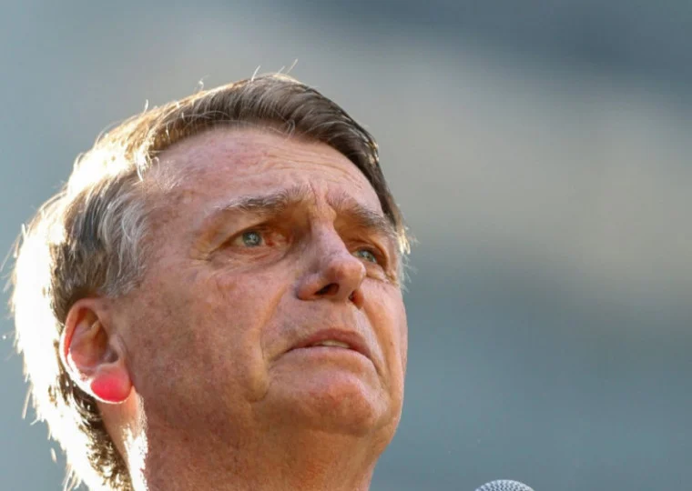 Jair Bolsonaro após queda e autorização judicial para exames de saúde