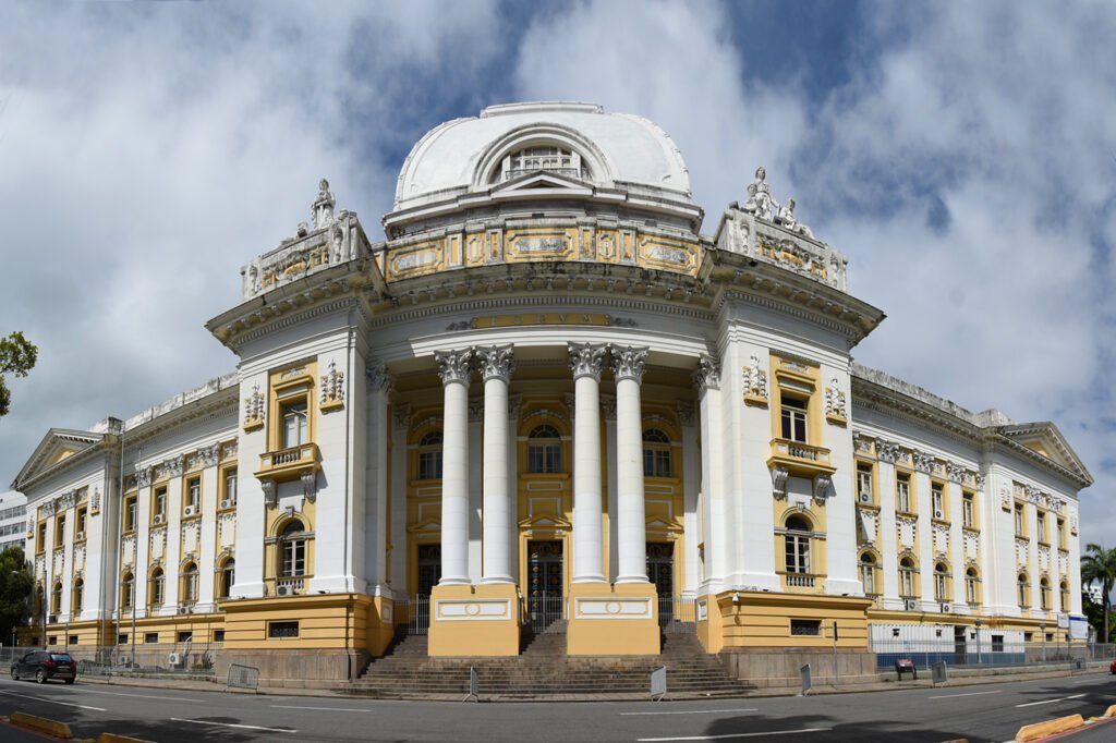 Fachada do Palácio da Justiça, sede do TJPE no Recife, em matéria sobre a anulação das provas de técnico judiciário.
