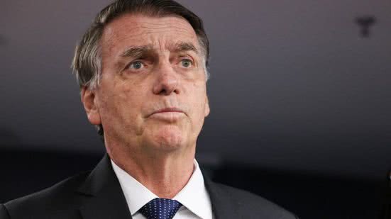 Bolsonaro sofre traumatismo craniano após queda