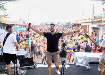 Carnaval do Jura arrasta multidão no Jucá e antecipa a folia em Gravatá