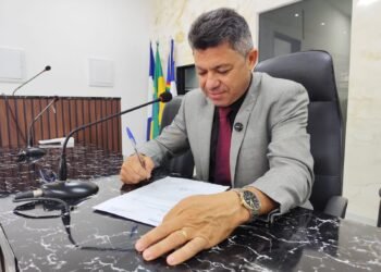 Projeto que reajusta piso dos professores em 8% é lido na Câmara de Chã Grande