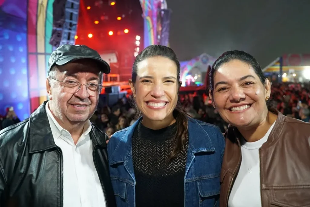 Raquel Lyra, Joselito Gomes e Viviane Facundes durante ato político de filiação ao PSD em Gravatá
