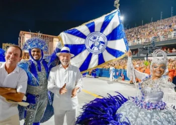 Desfile em homenagem a Lula na Sapucaí será analisado pelo TSE por possível propaganda antecipada