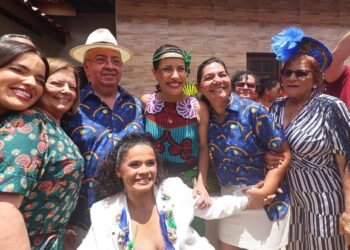 Joselito Gomes e Viviane Facundes prestigiam Carnaval dos Papangus ao lado de Raquel Lyra em Bezerros