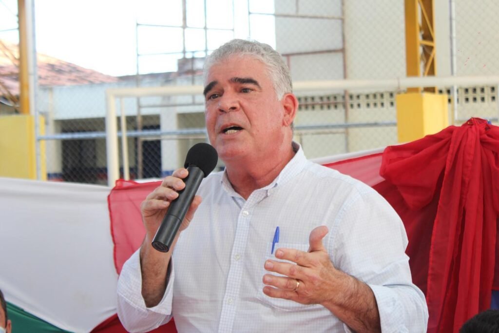 Ex-prefeito Dr. Marcos Ferreira, gestor de Pombos entre 2017 e 2024. O registro identifica o líder da oposição cujas contas de 2023 receberam parecer pela rejeição no TCE-PE.