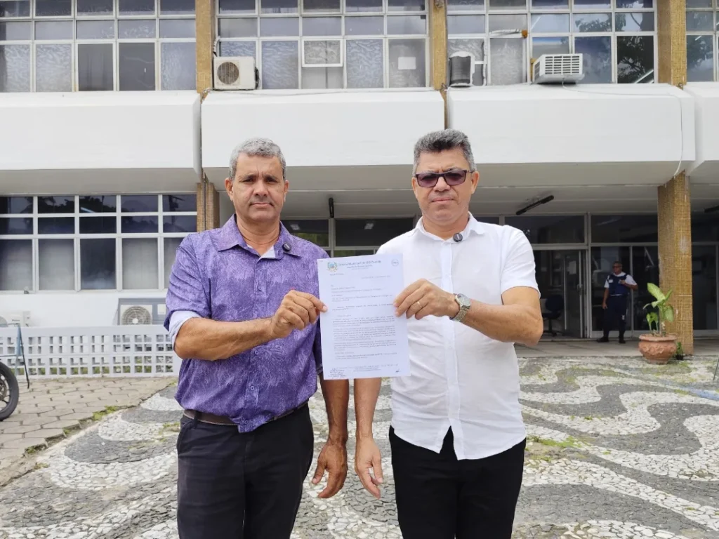 Vereadores Ademir Batista e Nanato protocolam pedido de obras na rodovia PE-71 em Chã Grande durante agenda na Secretaria Estadual de Mobilidade e Infraestrutura do Governo de Pernambuco