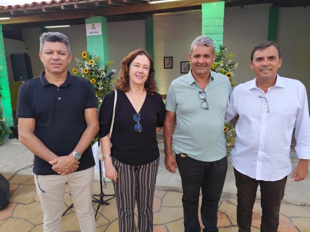 Vereadores de Chã Grande são recebidos por Aldo Lamassa na inauguração da nova sede do Instituto Hayssa Soares em Gravatá