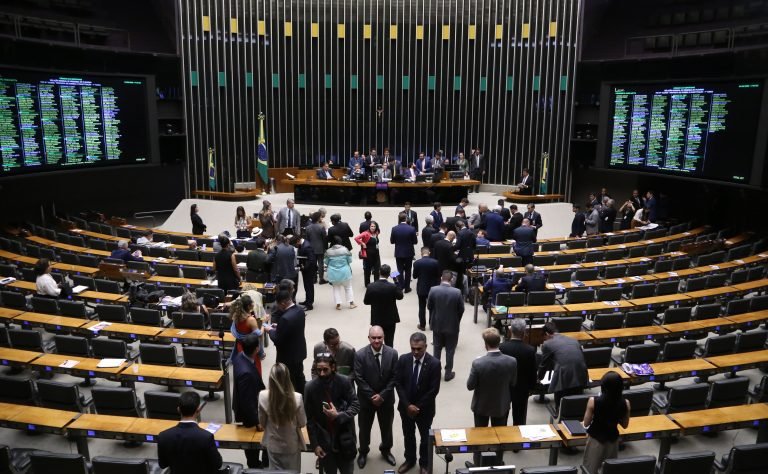 Plenário da Câmara dos Deputados durante votação da PEC da Segurança Pública em segundo turno