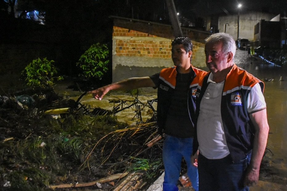 Prefeito Joselito Gomes visita áreas afetadas pela chuva de 76 mm em Gravatá